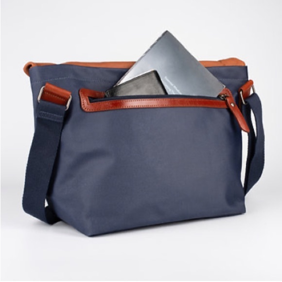 Urban Stranger Water Repellent Messenger Bag - Picture 3 of 5